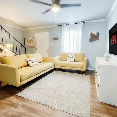 Upscale Townhouse Heart Of Sa'S Medical Center Villa